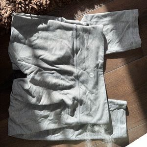 Light grey lululemon leggings